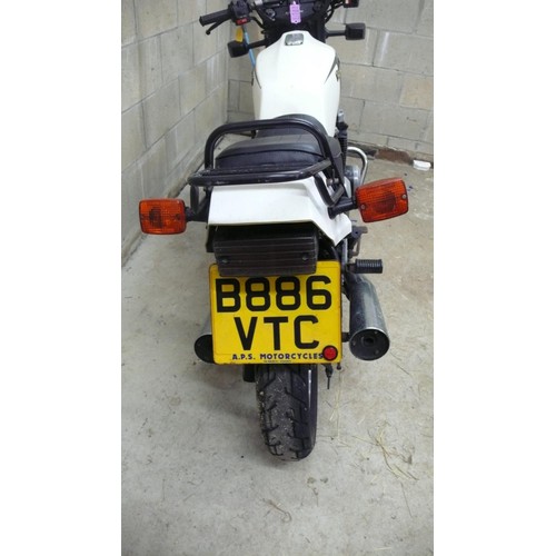 59 - B886VTC
Kawasaki Z400F
First registered 1984
No V5
Mileage 53323