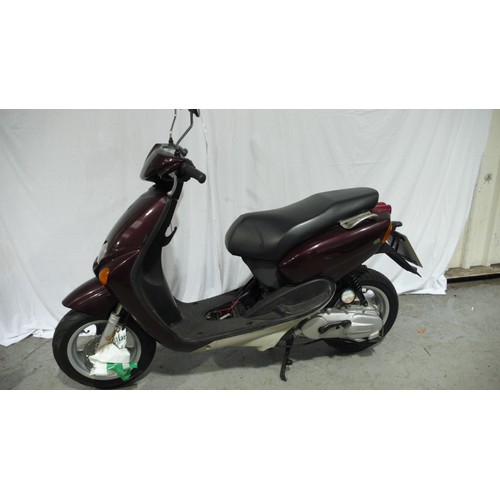 49 - FMN742K
Yamaha Neon YN100 Scooter
First registered 22/6/2000
Mileage 17257