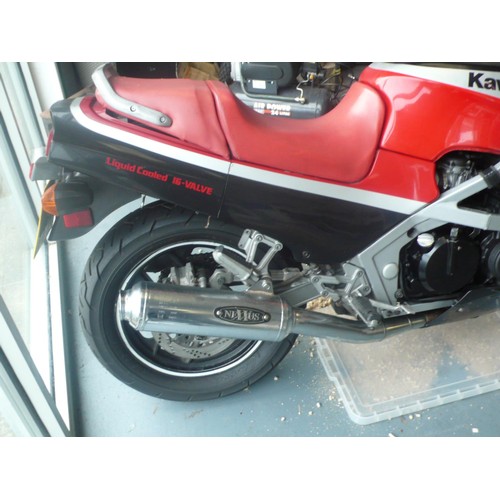 8 - B271FGP
Kawasaki GPZ400R
Date of first registration 1985
34374 km
No V5