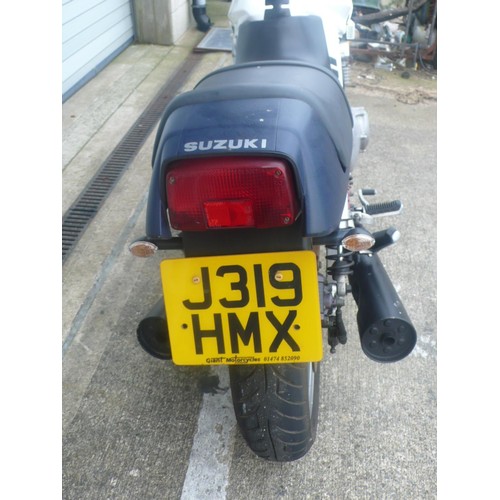 9 - J319HMX
Suzuki 400cc
Year of manufacture 1992
15799 miles
V5 present