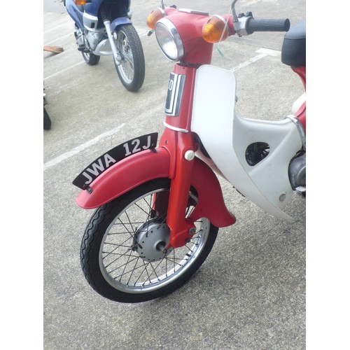 35 - JWA12J
Honda 50cc
First registered 3/71
1532 miles
Tax exp 2/19
Time warp!
V5 & manual present