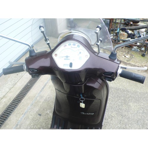 36 - NMN481J
Vespa Touring scooter 124cc
First registered 7/10
4928 miles
Tax exp 8/19
Starts and runs
Lo... 