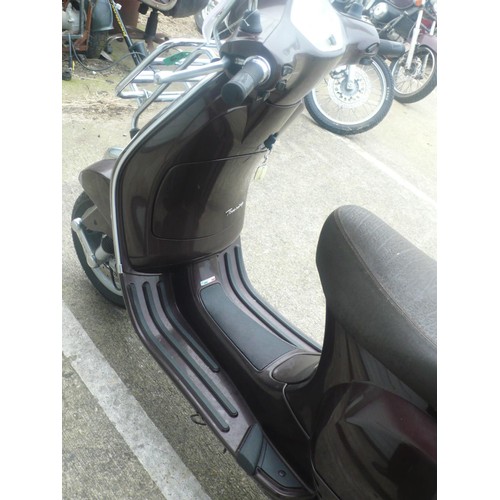 36 - NMN481J
Vespa Touring scooter 124cc
First registered 7/10
4928 miles
Tax exp 8/19
Starts and runs
Lo... 