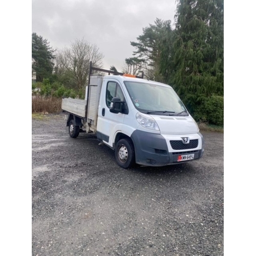 5 - KMN649L
White Peugeot Boxer 335 2198cc
First Registered 19.05.2011
Approx 62,450 miles
Manual Diesel... 