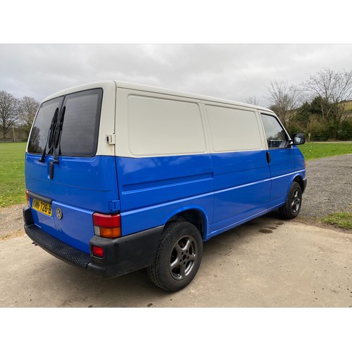 32 - KMN728B
Volkswagen Transporter 2459cc
First Registered 23.09.1998
Approx 122,000 miles
Manual Diesel... 