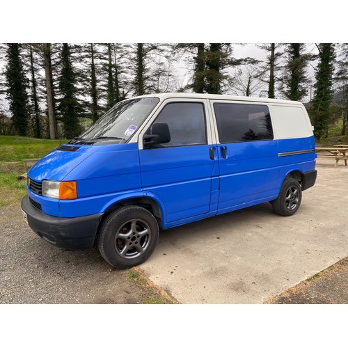 32 - KMN728B
Volkswagen Transporter 2459cc
First Registered 23.09.1998
Approx 122,000 miles
Manual Diesel... 