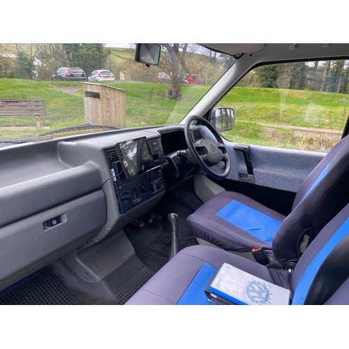 32 - KMN728B
Volkswagen Transporter 2459cc
First Registered 23.09.1998
Approx 122,000 miles
Manual Diesel... 