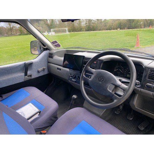 32 - KMN728B
Volkswagen Transporter 2459cc
First Registered 23.09.1998
Approx 122,000 miles
Manual Diesel... 