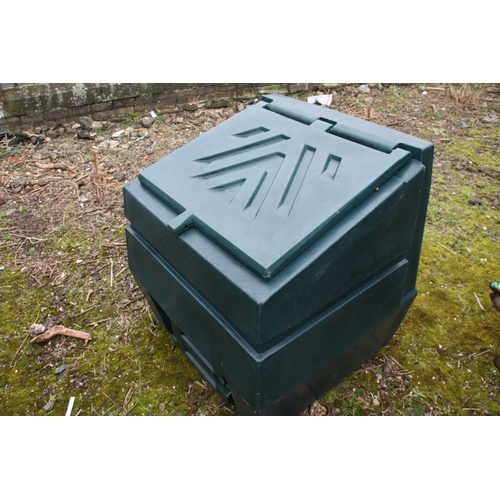 70 - Large plastic four seated garden bench/table plus a plastic coal box
VAT ON HAMMER @ 20%