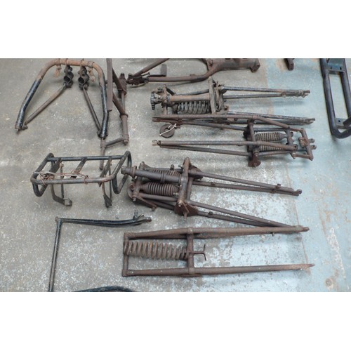 101 - Collection of girder forks, frames and other parts