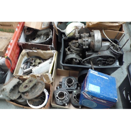 113 - Very large collection of motorcycle engine parts etc