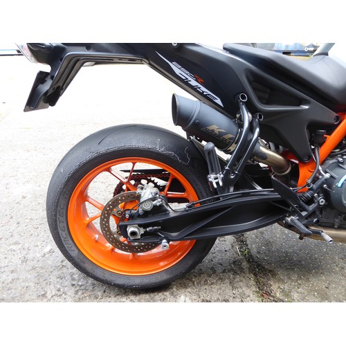 69 - PMN811N
KTM 890 Duke R 
First Registered 01.07.2020
Approx 11,910 miles
Petrol
Engine changed to sma... 