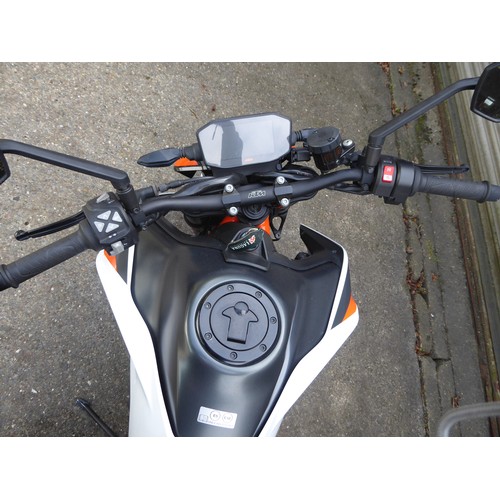 69 - PMN811N
KTM 890 Duke R 
First Registered 01.07.2020
Approx 11,910 miles
Petrol
Engine changed to sma... 