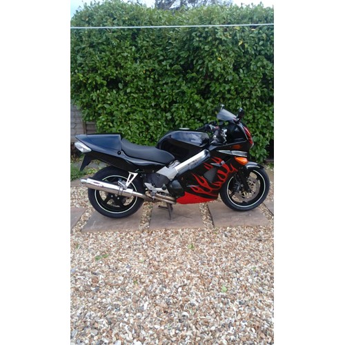 82 - NMN732G
Honda VFR800
First registered 18.11.1998
Mileage TBA
Recent new battery and tyres Scorpion e... 