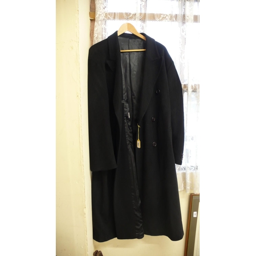 487 - A Gent's 100% black cashmere long winter coat by Cecil Gee, size 46 ins chest, Large