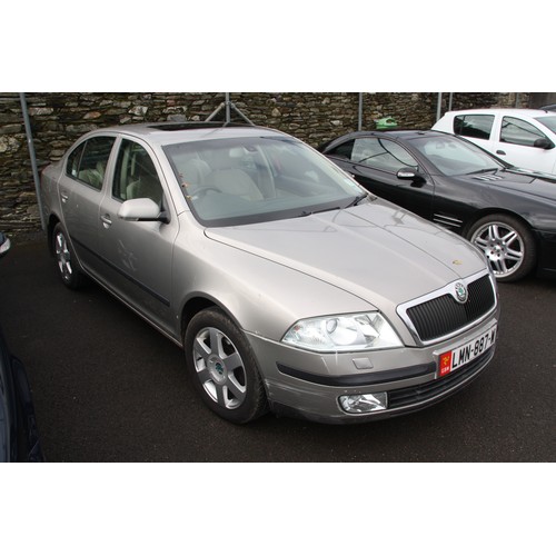 18 - LMN887W
Beige Skoda Octavia 1896cc LAURIN & KLEMENT TDI
First Registered 20.07.2006
Approx 67000 mil... 