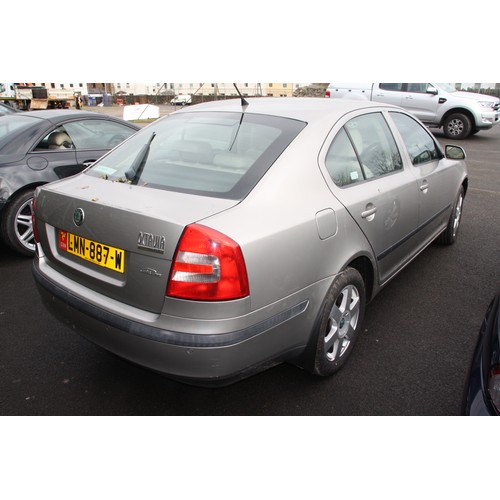 18 - LMN887W
Beige Skoda Octavia 1896cc LAURIN & KLEMENT TDI
First Registered 20.07.2006
Approx 67000 mil... 