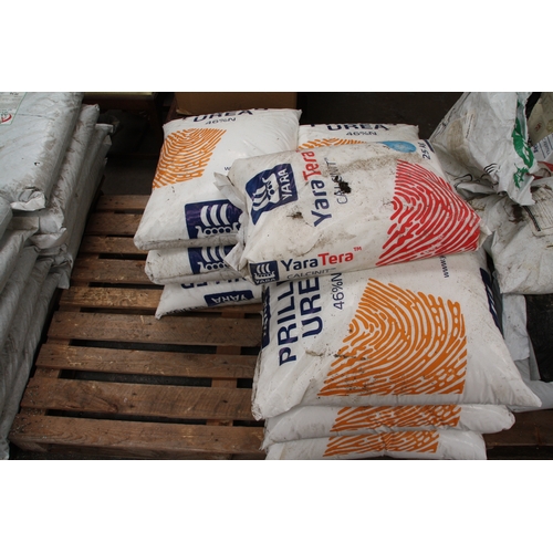 79 - Part Pallet of approx nine 25kg bags of Yara Prilled Urea 46% and Yara Tera Calcinit (one bag)