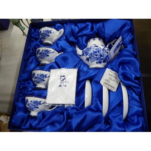 208 - Tengda porcelain tea service boxed