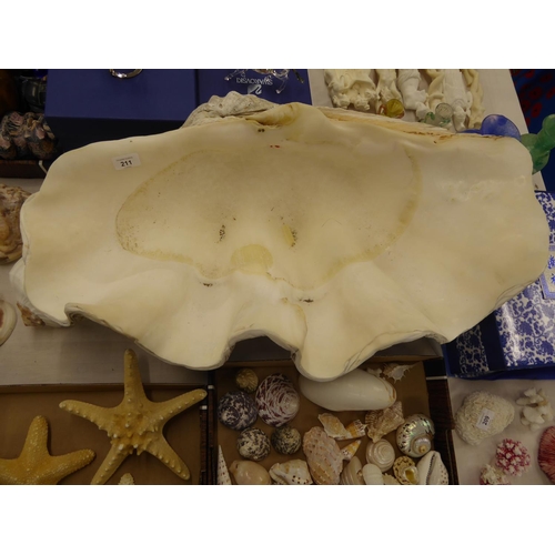 211 - Very large clam shell