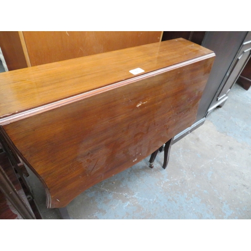 51 - Small gate leg drop leaf table