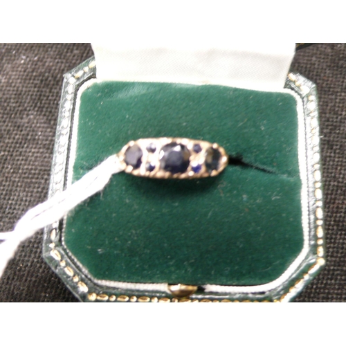 330 - 9 ct. gold sapphire ring - size Q