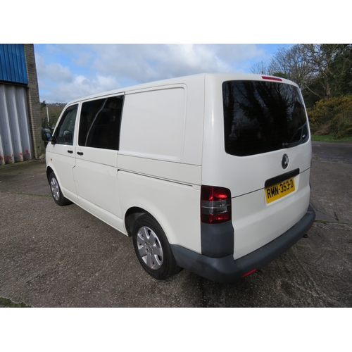 19 - RMN353D
White Volkswagen Transporter Day Van
First Registered 23.11.2005
Approx 216,000 miles
Manual... 