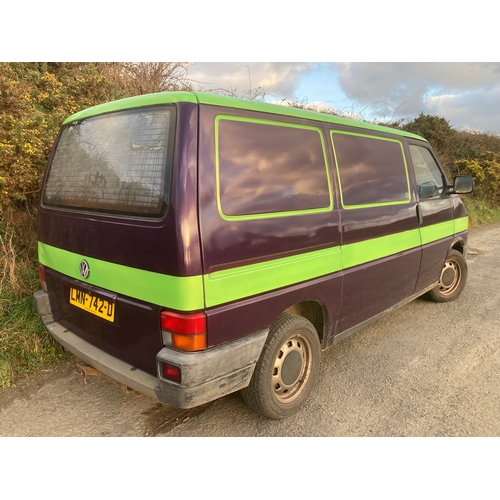 42 - LMN742D
Volkswagen Transporter Caravelle
First Registered 29.04.1994
Approx miles unknown
Manual Die... 