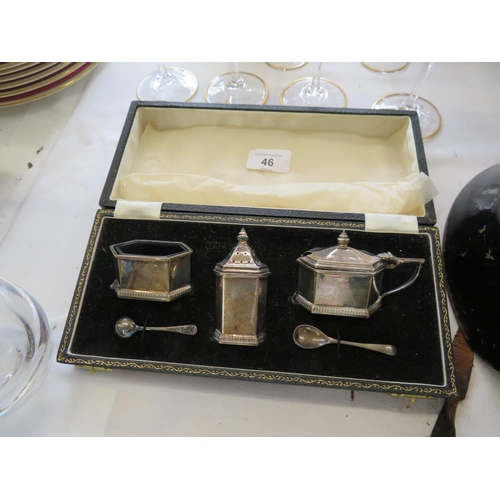 46 - A cased silver cruet set, salts, pepper and mustard