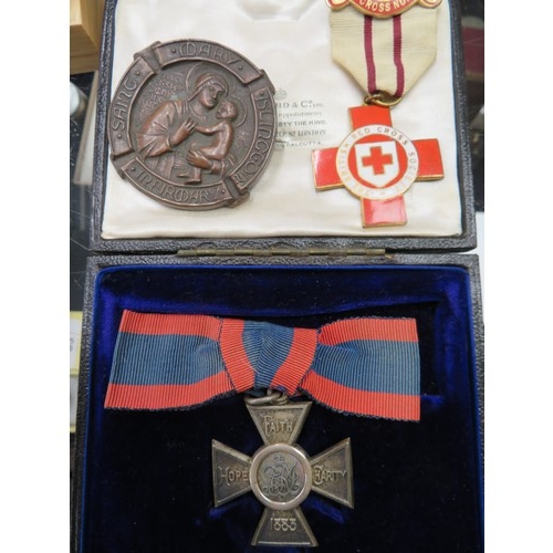 270 - Rare Royal Red Cross Medal in original case presented to Nurse Mabel Carswell in WWI with St. Mary I... 