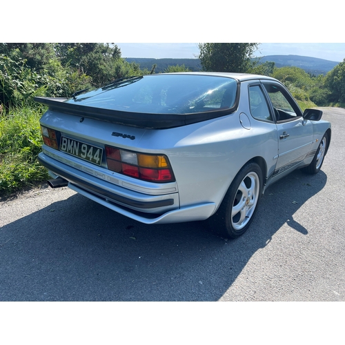 33 - BMN-944
Porsche 944 S 2.7L
First Registered 17.10.1988
Approx 129,000 miles
Manual Petrol
Folder of ... 