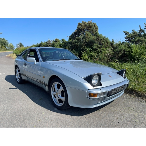 33 - BMN-944
Porsche 944 S 2.7L
First Registered 17.10.1988
Approx 129,000 miles
Manual Petrol
Folder of ... 