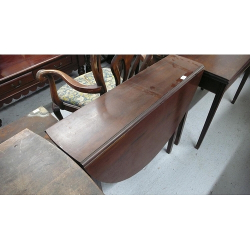 40 - Oval rosewood drop leaf dining table