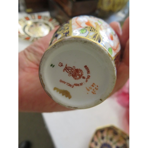 44 - Royal Crown Derby Imari cigar leaf pattern small vase with shaped top - ht. 4 ins
