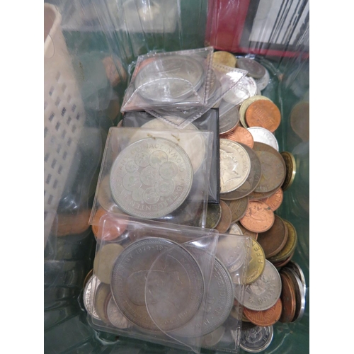 128 - Tub of worldwide coins including GB and IOM crowns