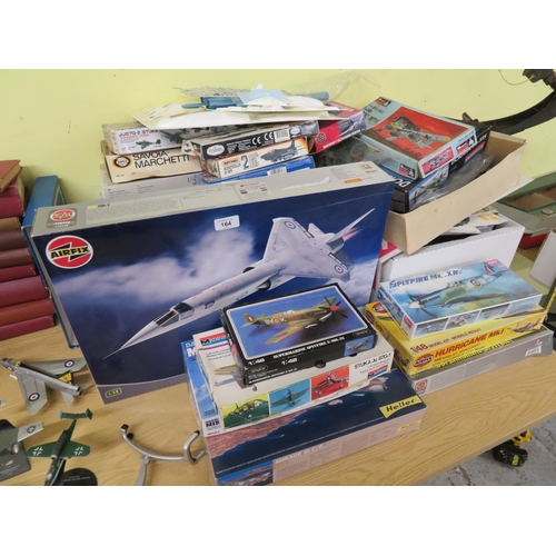 164 - Large collection of model kits