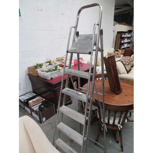 121 - Aluminium step ladder