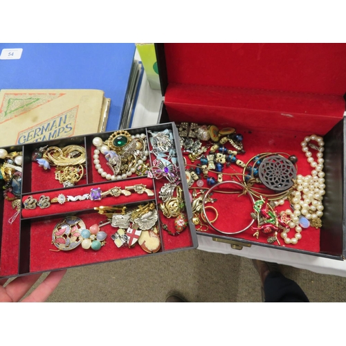 375 - A box of costume jewellery