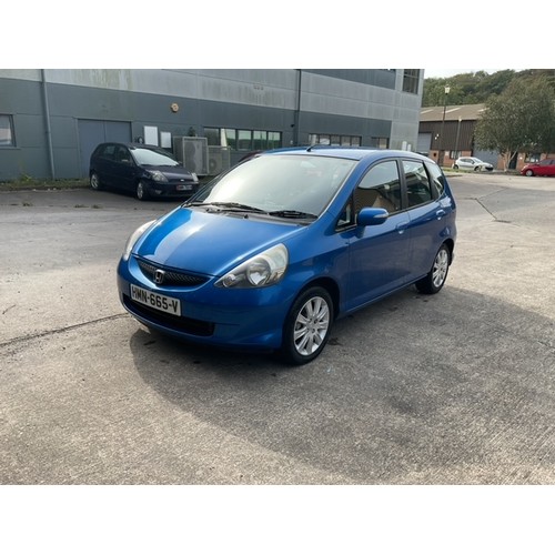 32 - HMN665V
Honda Jazz SE CVT 1339cc
First Registered 04.05.2006
Approx 18,600 miles
Auto Petrol
Previou... 