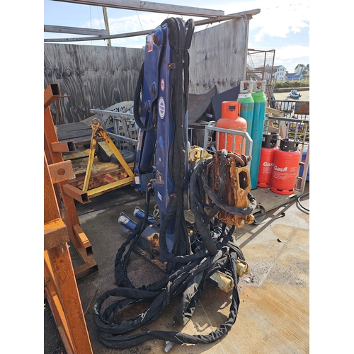 48 - Amco Veba V806NM 4S L1 5ELCAAB boom crane with Rotsler Titan Winch
Circa 2011
VAT ON HAMMER @ 20%