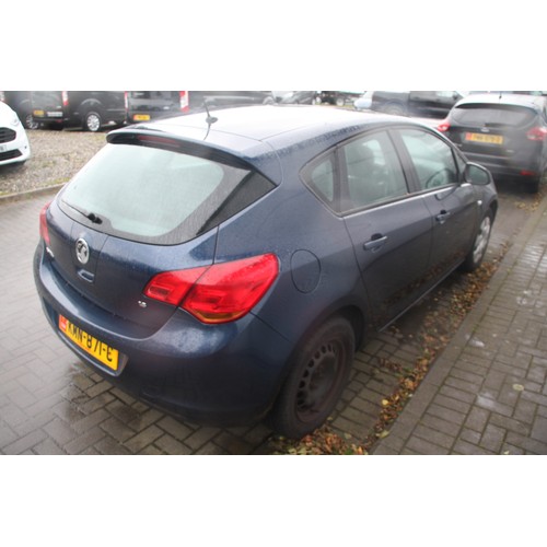 27 - KMN871C
Blue Vauxhall AST 1598cc
First Registered 08.06.2010
Approx 55,712 miles
Auto Petrol