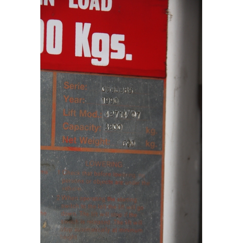 107 - Two post lift Max load 3200kg
Manufactured 1990
Requires service as unused for two years, Nuts requi... 