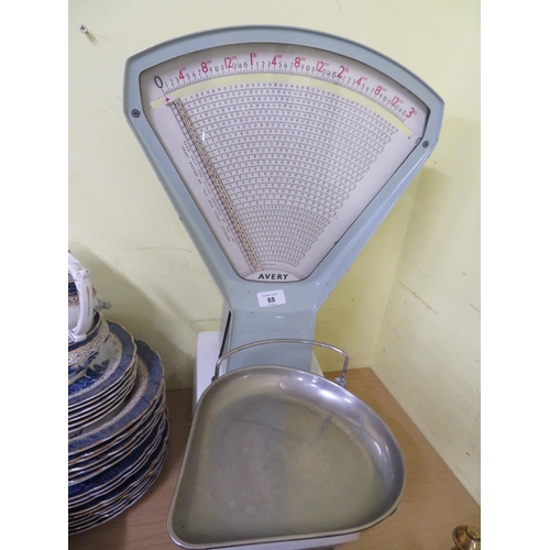 88 - Avery shop scales up to 3lbs