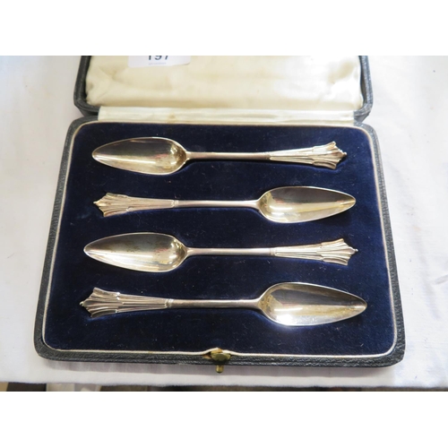 197 - Set of four silver grapefruit spoons, London 1920, cased