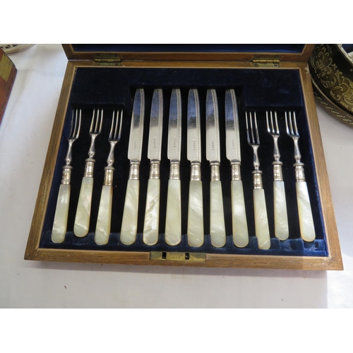 199 - Cased set of dessert eaters with mother of pearl handles