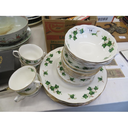 14 - A Colclough part Ivyleaf pattern dinner service