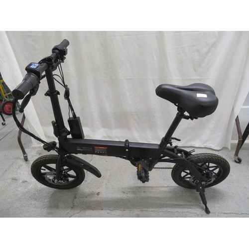 41 - Little used Hybrid-powered electric folding bicycle 
Less then 20kms showing
together with charger, ... 