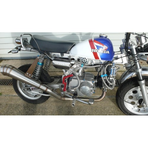 50 - Y199HHP
Easyrider 49cc bike
First registered 2001
No V5
High specification including oil cooler and ... 