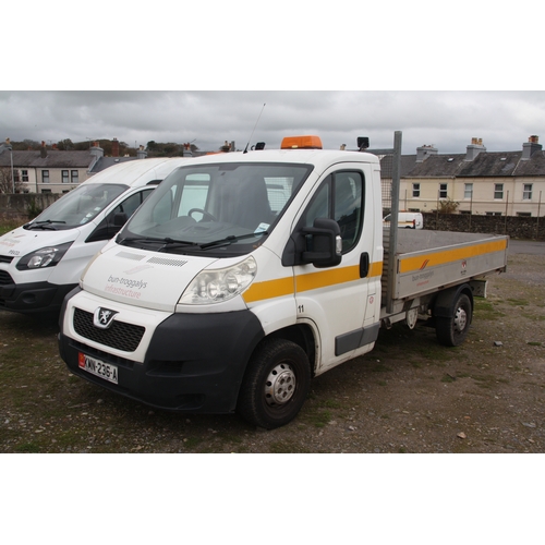 87 - LOT AMENDED 
KMN236A
White Peugeot Boxer 335 L2 FLAT BED NOT A TIPPER
First Registered 25.02.2010
Ap... 