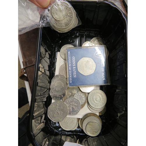 204 - A collection of British silver worldwide and other coinage